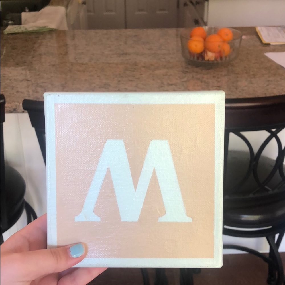 M or W canvas